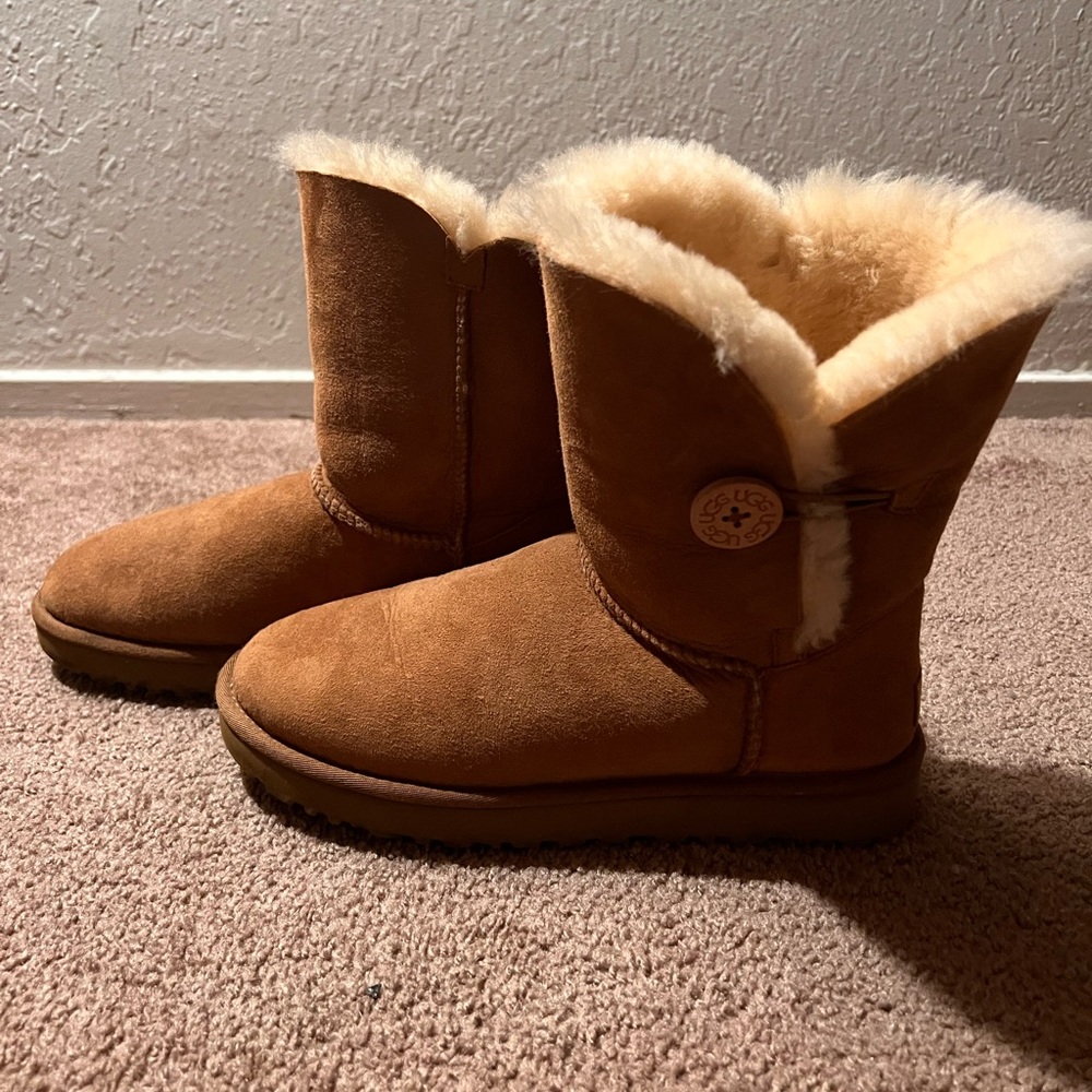 UGG Bailey Button II Boots, Chestnut Suede,
Women's 10